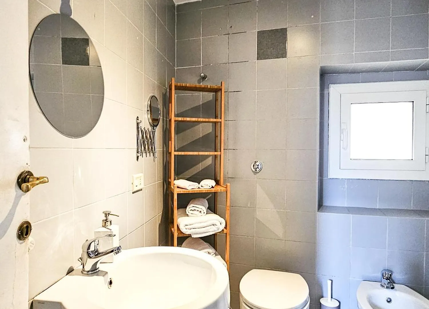 Titus House Nelle Vicinanze Del Colosseo Apartment Rome 0*,